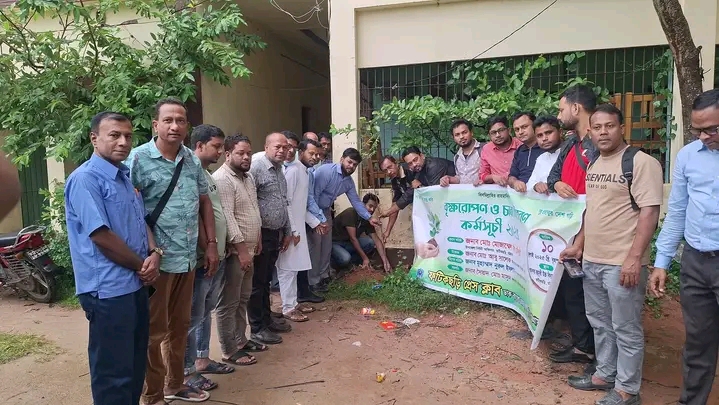 সবুজে বাঁচুক আগামী: ফটিকছড়িতে প্রেসক্লাব উদ্যোগে  বৃক্ষরোপণ ও চারা বিতরণ উৎসব